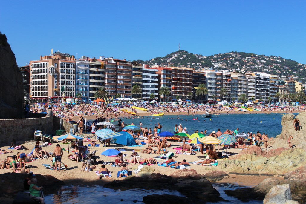 Наверно, самый шумный пляж Испании