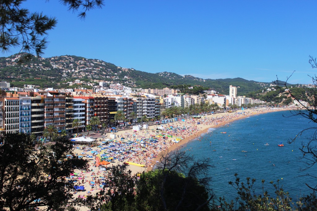 Наверно, самый шумный пляж Испании 2