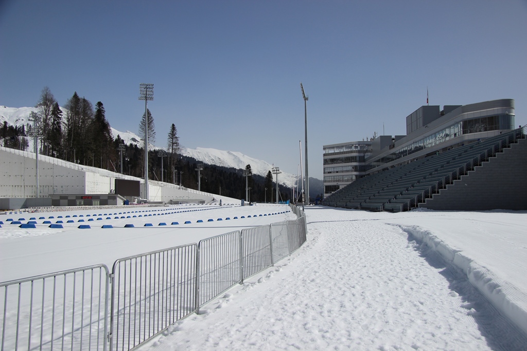 а наверху снег стадион